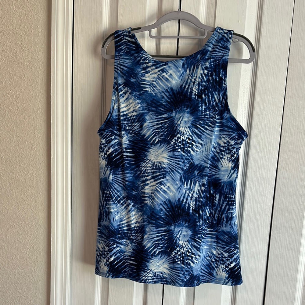 Lands’ End Blue Patterned Tie-Dye High-neck Tankini. - Picture 2 of 4